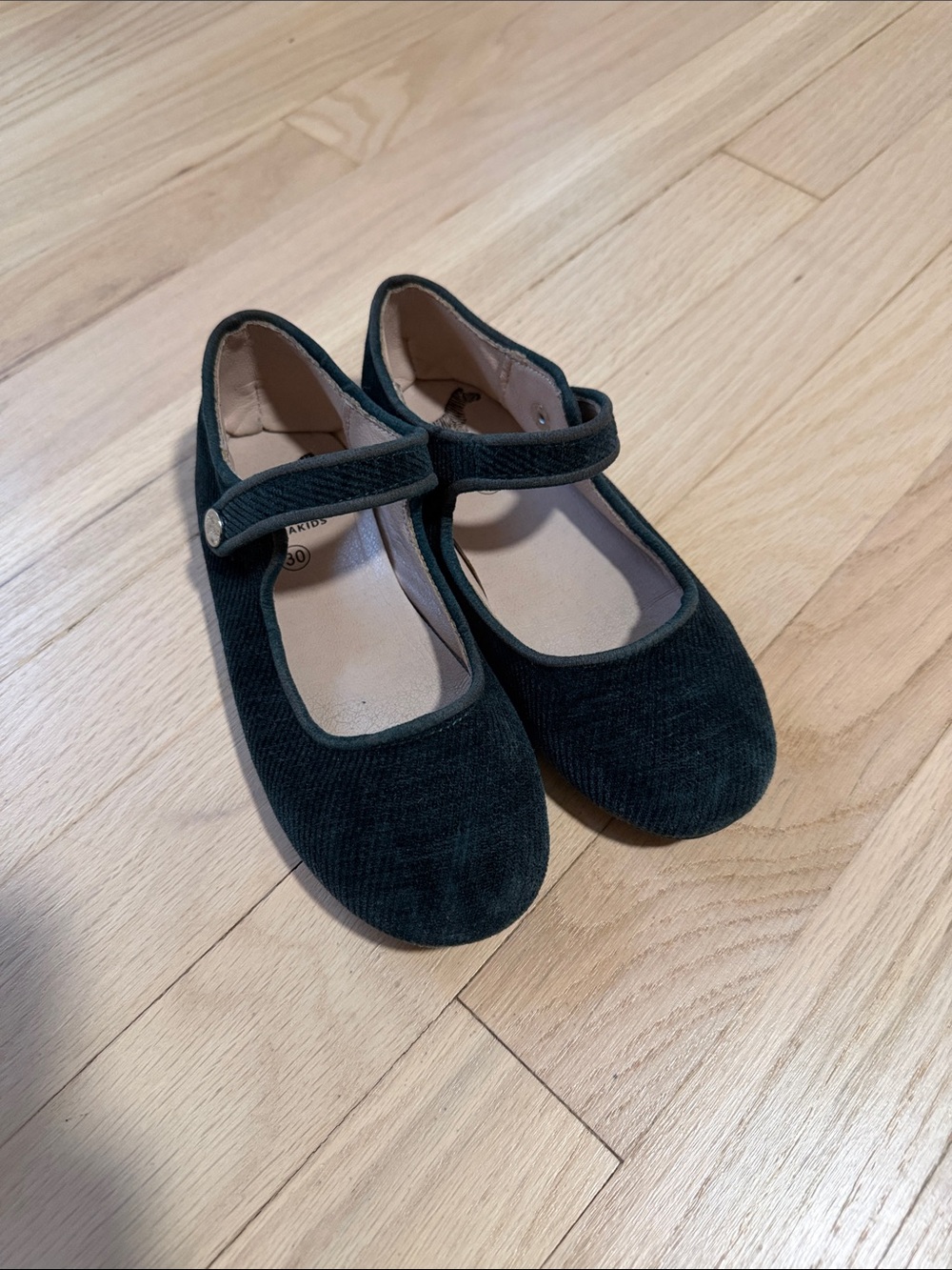 Girls green Mary Jane Dress Shoes with snap strap